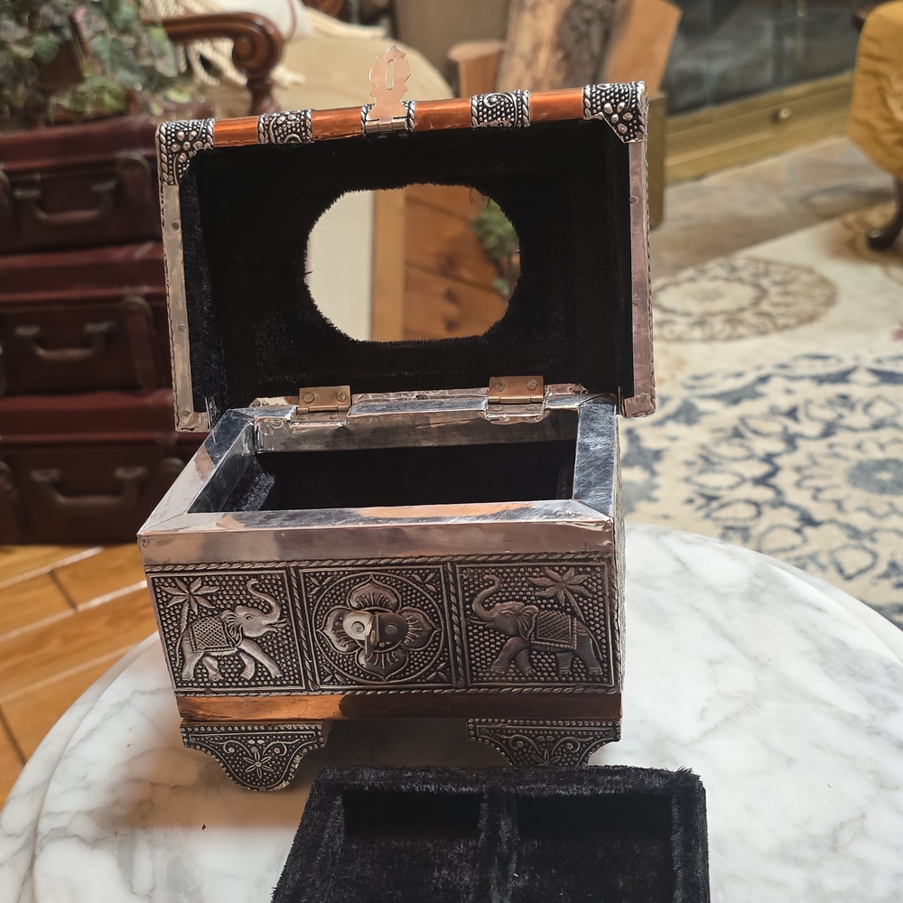 Vintage Elephant Jewelry Organizer Box - Picture 5 of 9